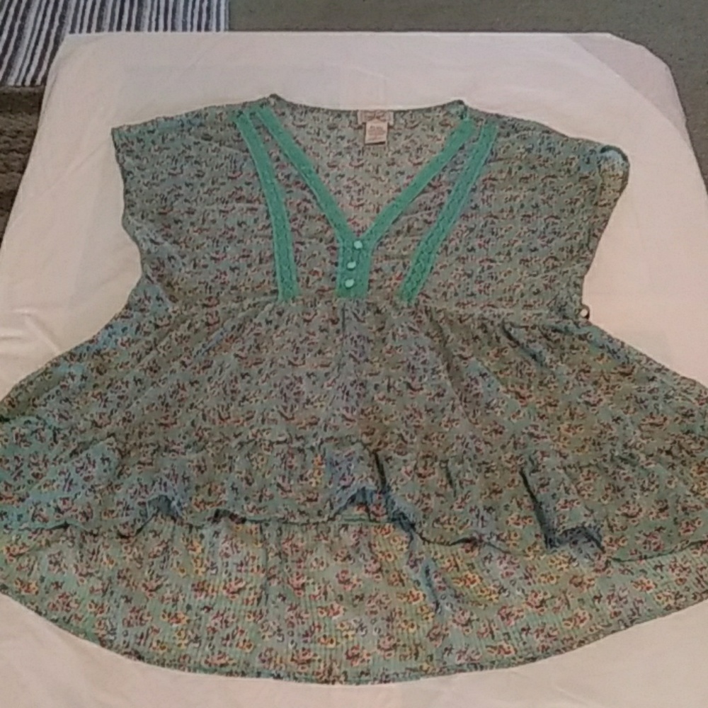 Blouse multi color flowers.    123